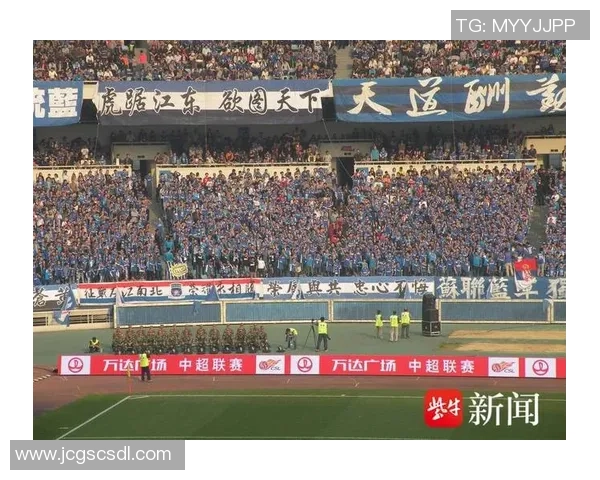 南京足球队的逆袭之旅：从低谷到辉煌的奋斗与坚持