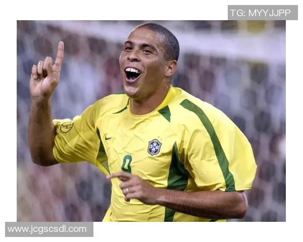 大罗的足球明星粉丝们如何追随偶像的足迹与激情