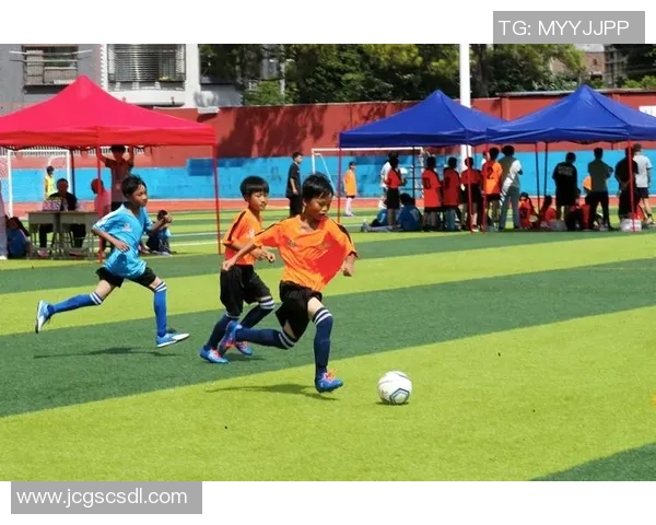 冠耀足球引领新时代足球风潮助力青少年成长与发展