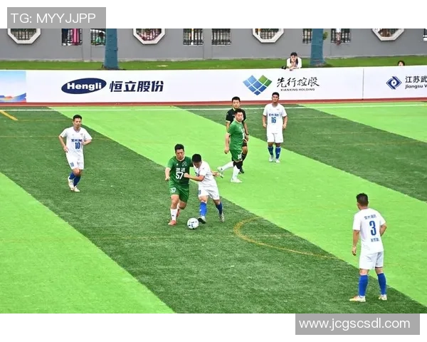 在绿茵场上追逐梦想的青春岁月与足球的激情碰撞 在绿茵场上追逐梦想的青春岁月与足球的激情碰撞