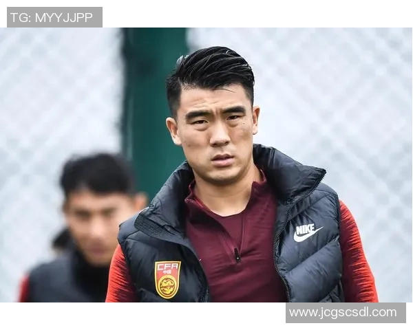 梁宏伟足球:从青涩少年到职业球员的奋斗历程与梦想追逐 梁宏伟足球:从青涩少年到职业球员的奋斗历程与梦想追逐