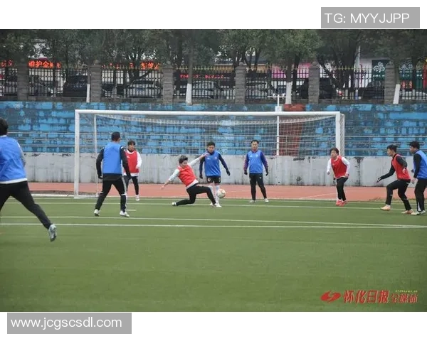 激烈对决绿茵场上足球比赛精彩瞬间展现团队精神与拼搏意志