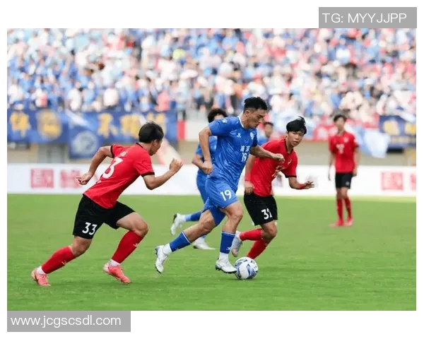 足球陈满意的成长之路与未来展望:从草根到职业球员的奋斗历程 足球陈满意的成长之路与未来展望:从草根到职业球员的奋斗历程